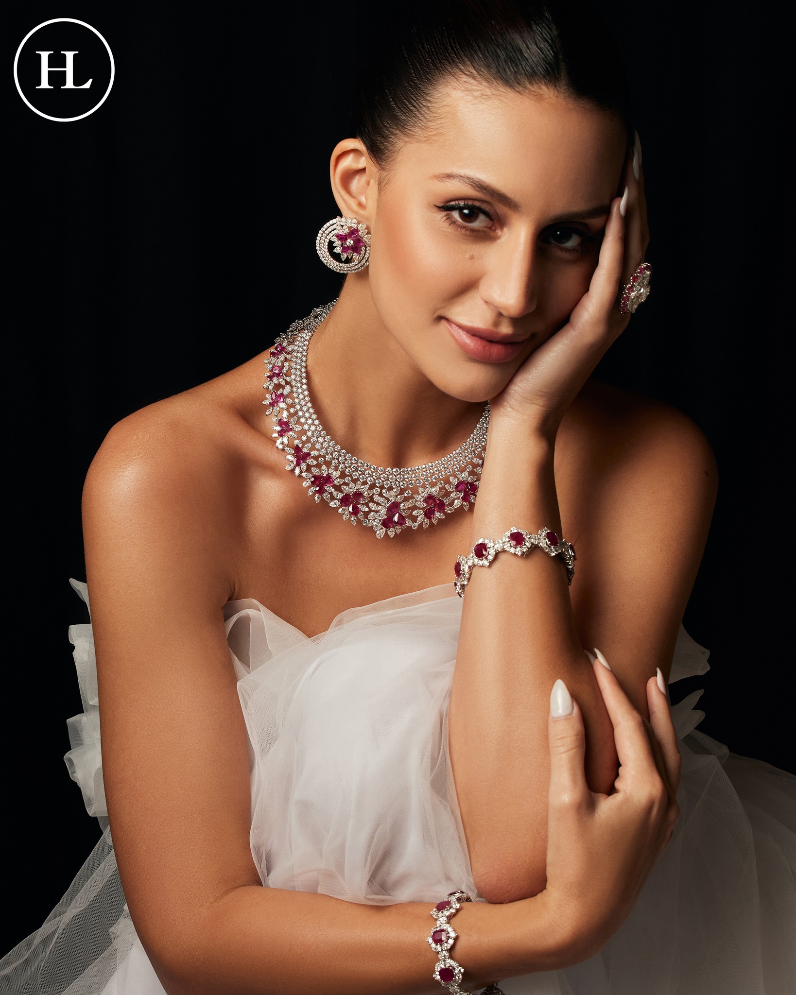 <strong>Pair Elegant Diamonds to Add Radiance to Your Looks</strong>